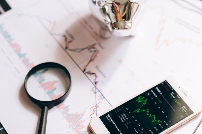 Money Market Accounts vs. Money Market Funds: What's the Difference?